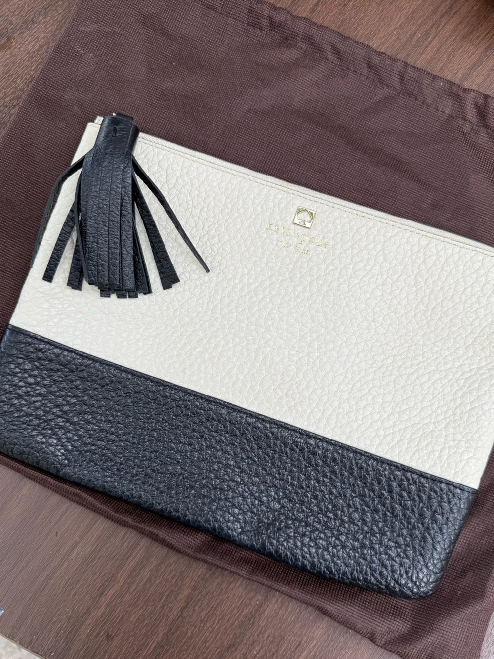 kate spade White and black Pebbled Leather Wristlet with Gold Accent
